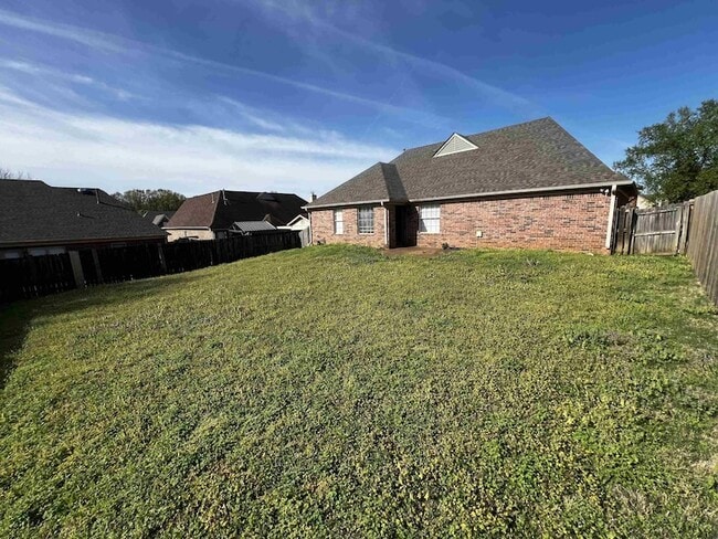 1072 Red Fern Cir E in Cordova, TN - Building Photo - Building Photo