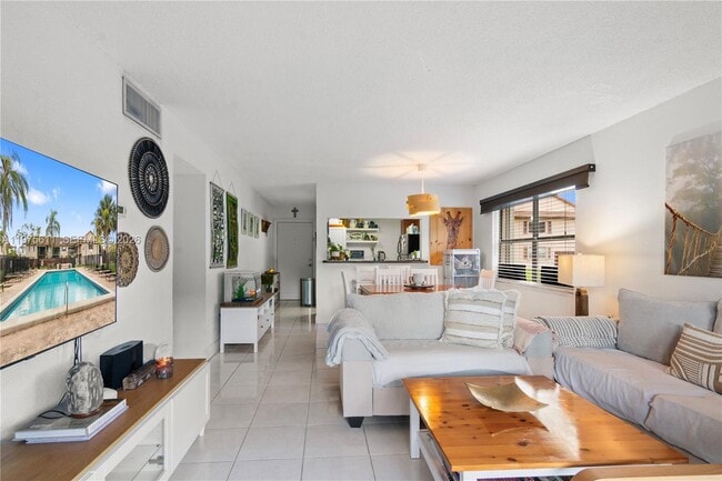 11209 SW 88th St in Miami, FL - Building Photo - Building Photo