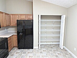 5248 Gobel Dr in Groveport, OH - Foto de edificio - Building Photo