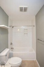 20370 Simmons Rd in Waynesville, MO - Foto de edificio - Building Photo