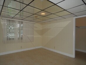2724 SW 46th St in Fort Lauderdale, FL - Foto de edificio - Building Photo