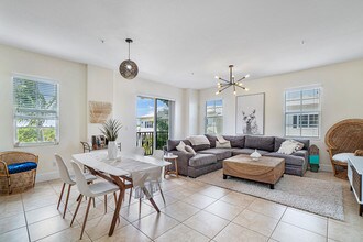 226 N Latitude Cir-Unit -308w in Delray Beach, FL - Foto de edificio - Building Photo