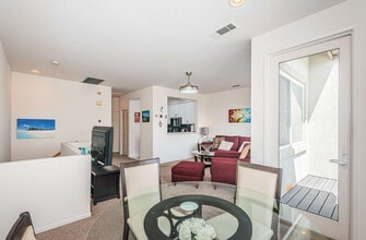 6127 Rancho Brida in Carlsbad, CA - Building Photo - Building Photo