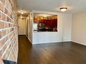 30 E Huron St, Unit 1305 in Chicago, IL - Building Photo - Building Photo