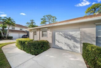 366 Dover Pl in Naples, FL - Foto de edificio - Building Photo