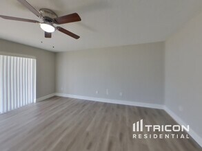 7443 Dragon Fly Loop in Gibsonton, FL - Building Photo - Building Photo
