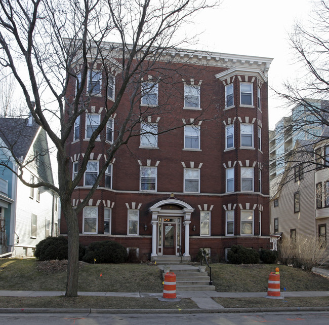 1838 N Oakland Ave in Milwaukee, WI - Building Photo - Building Photo