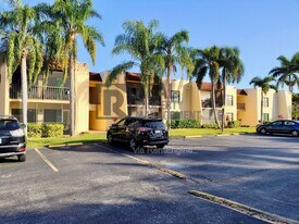 12471 McGregor Blvd in Ft. Myers, FL - Building Photo