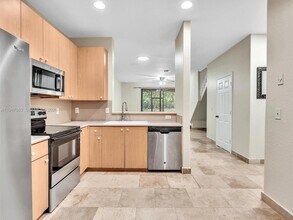 3853 Tree Top Dr in Weston, FL - Building Photo - Building Photo