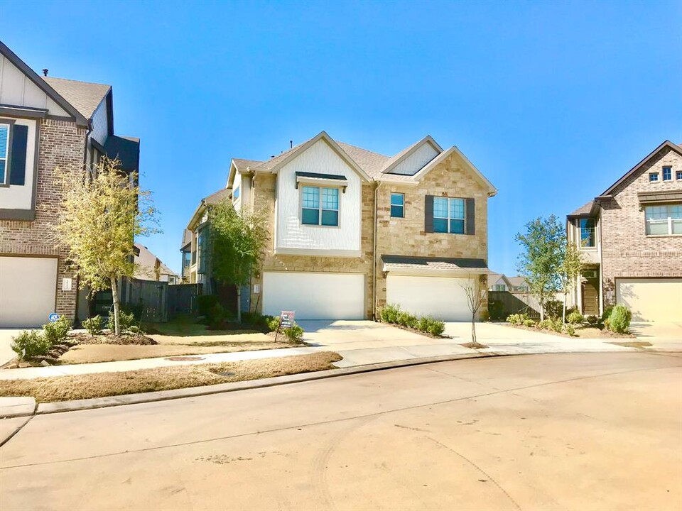 16227 Rattlesnake Run Trail in Cypress, TX - Foto de edificio