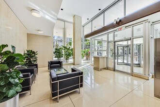 70 W Burton Pl in Chicago, IL - Foto de edificio - Building Photo