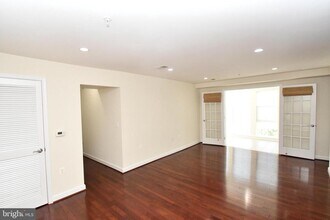 4179 S Four Mile Run Dr-Unit -302 in Arlington, VA - Building Photo - Building Photo