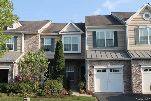 955 Huntington Dr in Fishkill, NY - Building Photo