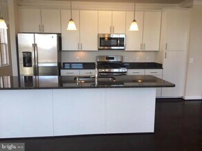 13722 Neil Armstrong Ave in Herndon, VA - Building Photo - Building Photo