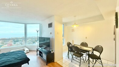 3233 Eglinton Av E in Toronto, ON - Building Photo - Building Photo