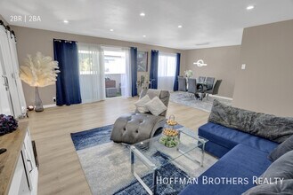 121 Croft Ave, Unit 308 in Los Angeles, CA - Foto de edificio - Building Photo
