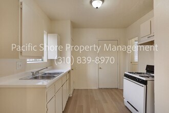 839 Bartlett St in Los Angeles, CA - Foto de edificio - Building Photo