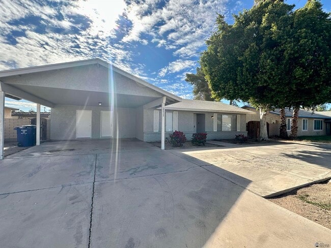 property at 2615 W 21st Ln