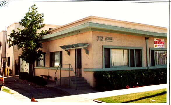 712 Atlantic Ave in Long Beach, CA - Building Photo - Building Photo