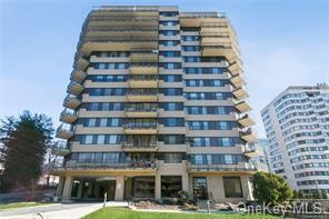 25 Rockledge Ave, Unit 912 in White Plains, NY - Building Photo - Building Photo