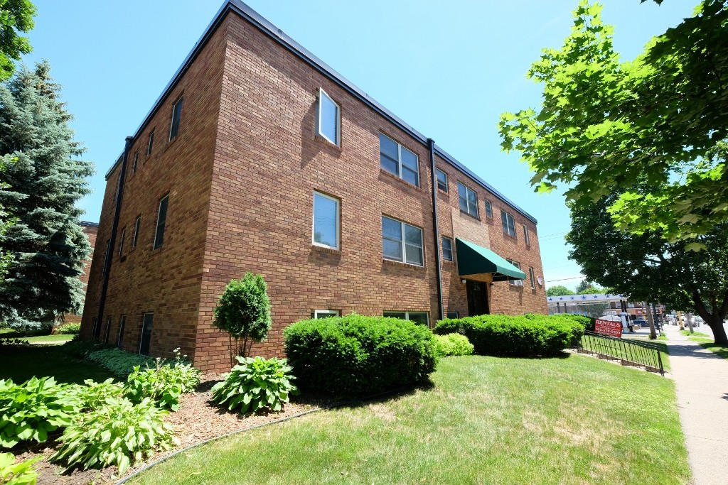 Iglehart Court in St. Paul, MN - Building Photo