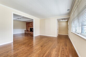 10529 Yorkford Dr, Unit 179 in Dallas, TX - Foto de edificio - Building Photo