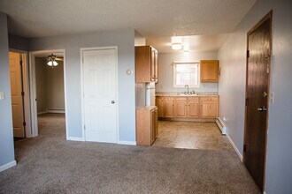 1300 14th Ave NW, Unit 3 in Minot, ND - Building Photo - Building Photo