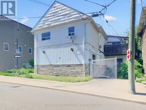 12 Wesleyan St in Halton Hills, ON - Building Photo - Building Photo