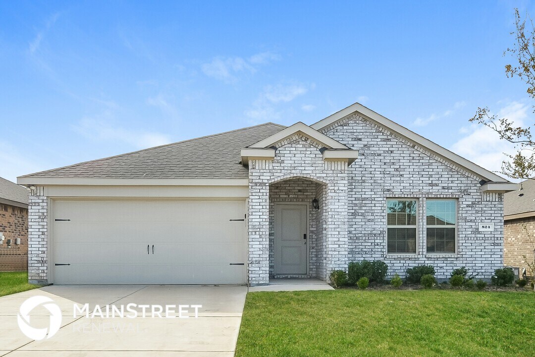 824 English Dr in Krugerville, TX - Building Photo