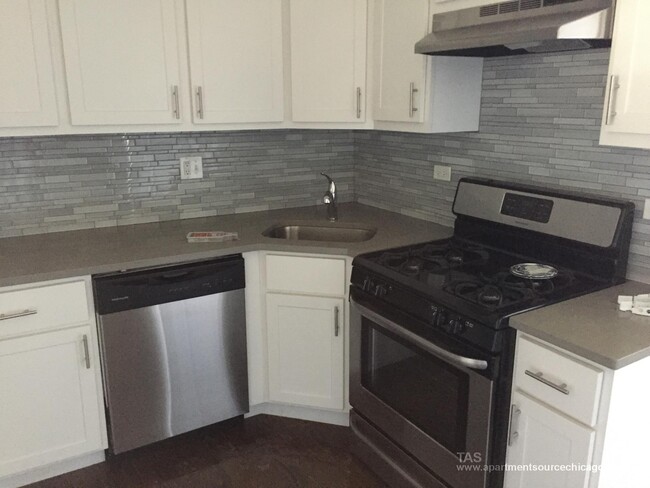 5162 N Leavitt St, Unit 3 in Chicago, IL - Building Photo - Building Photo
