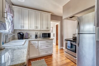 3565 NE Broadway in Portland, OR - Foto de edificio - Building Photo