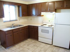 Little Williamsburg Apartments in East Canton, OH - Foto de edificio - Building Photo