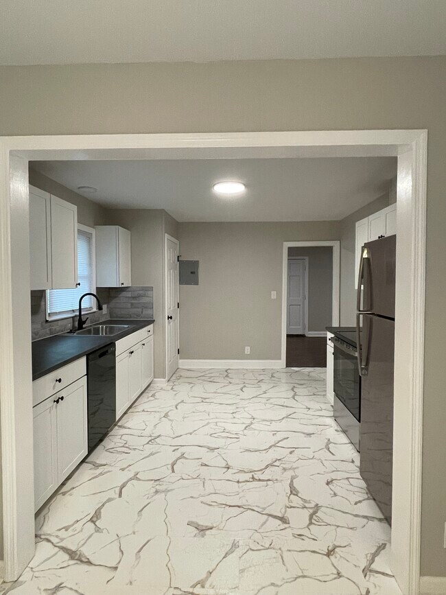 909 Sandalwood Dr in Fayetteville, NC - Building Photo - Building Photo