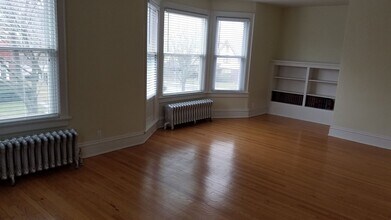 3272 N Hackett Ave in Milwaukee, WI - Building Photo - Building Photo