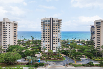 Sea Ranch Club B in Lauderdale-by-the-Sea, FL - Building Photo - Building Photo