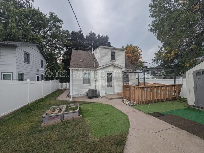 5027 6th St NE in Minneapolis, MN - Building Photo - Building Photo