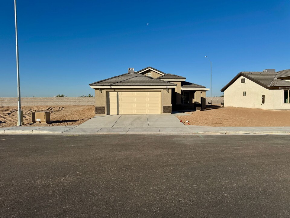 468 S Emmanuel Ave in San Luis, AZ - Building Photo