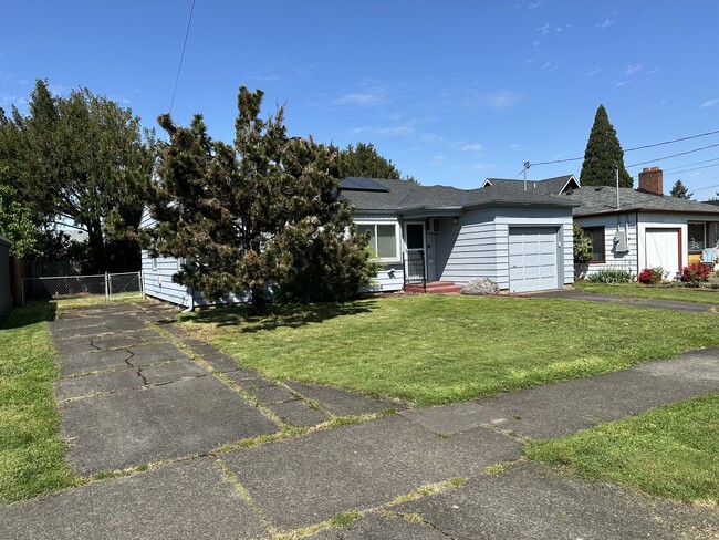 5105 SE 51st Ave in Portland, OR - Building Photo - Building Photo