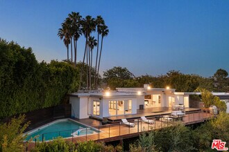 10134 Angelo View Dr in Beverly Hills, CA - Building Photo - Building Photo