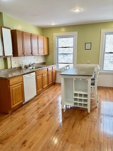 46 Aspinwall Ave, Unit 2F in Brookline, MA - Building Photo - Building Photo