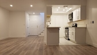 14126 Tiara St in Los Angeles, CA - Building Photo