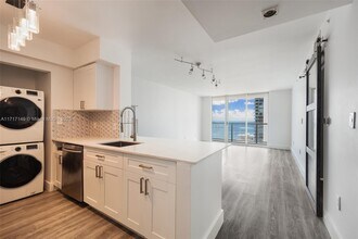 1155 Brickell Bay Dr, Unit #2907 in Miami, FL - Foto de edificio - Building Photo