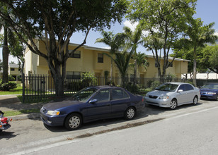 Legacy Russ Allen in Hialeah, FL - Building Photo - Building Photo