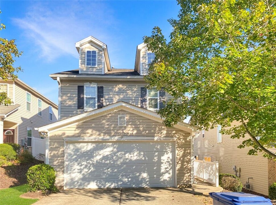 102 Silver Bow Ln in Dallas, GA - Foto de edificio