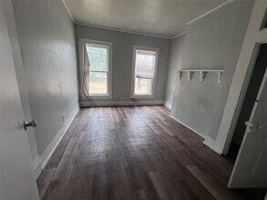 513 W Caney St in Wharton, TX - Foto de edificio - Building Photo