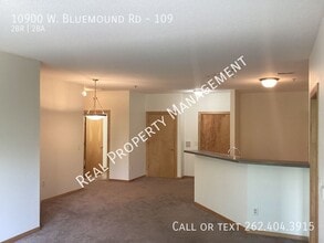 10900 W Bluemound Rd in Wauwatosa, WI - Building Photo - Building Photo