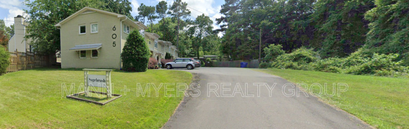 605 N Greensboro St in Carrboro, NC - Building Photo