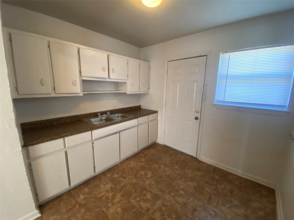 4223 Rockingham St in Houston, TX - Building Photo