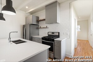 911 N Mesquite St in San Antonio, TX - Building Photo - Building Photo