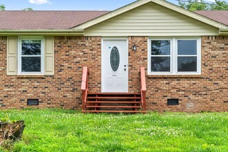 1317 Courtney Dr in Clarksville, TN - Building Photo - Building Photo